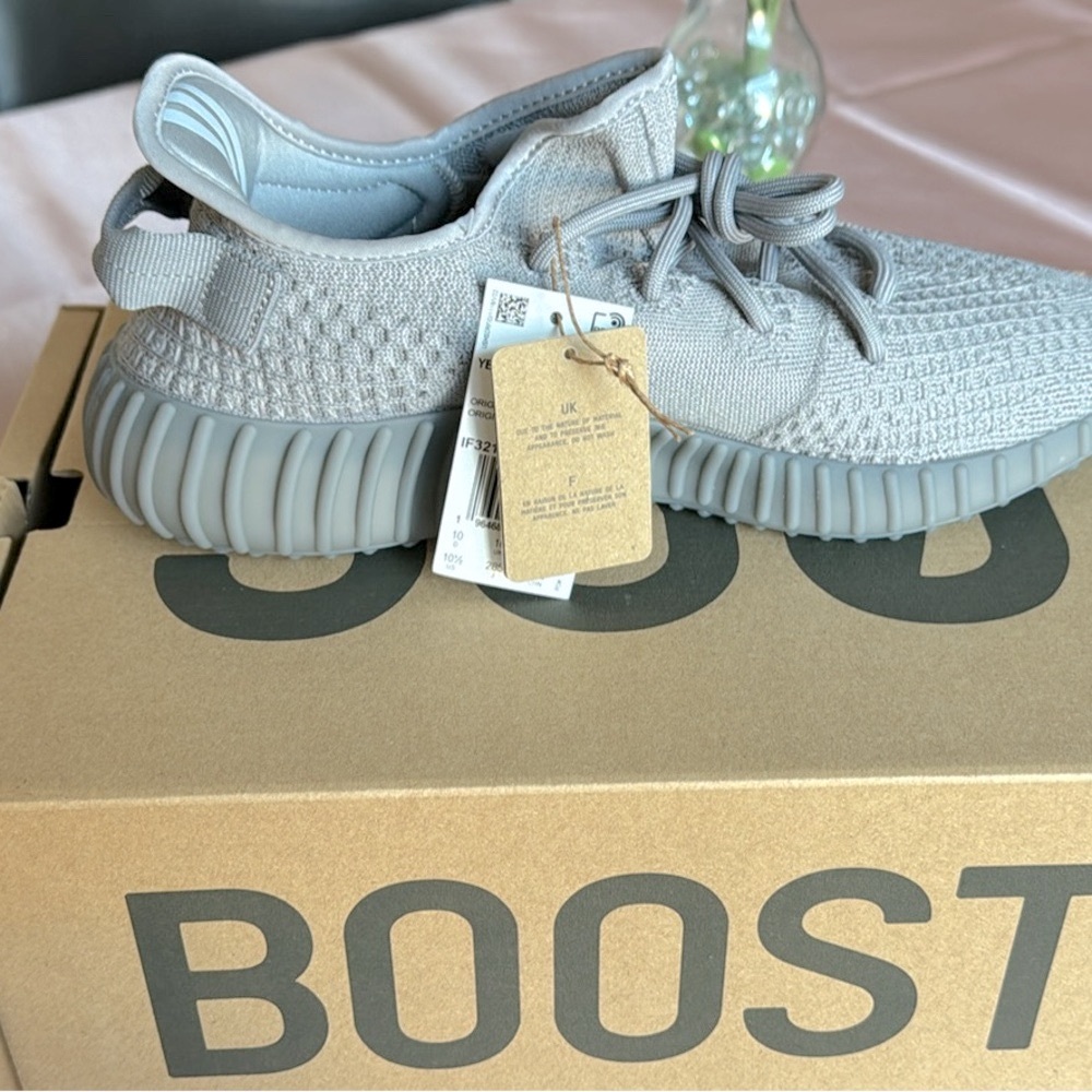 Yeezy Boost 350 V2 steel grey